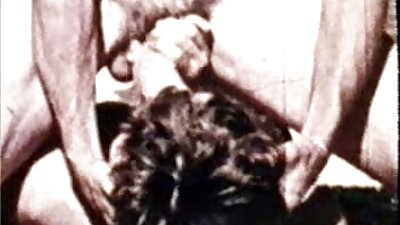 একটি বড় কালো লোক তার বড় পেকারের সাথে ইন্ডিয়ান চুদাচুদি একটি শ্যামাঙ্গিনীকে ছুটাছুটি করছে